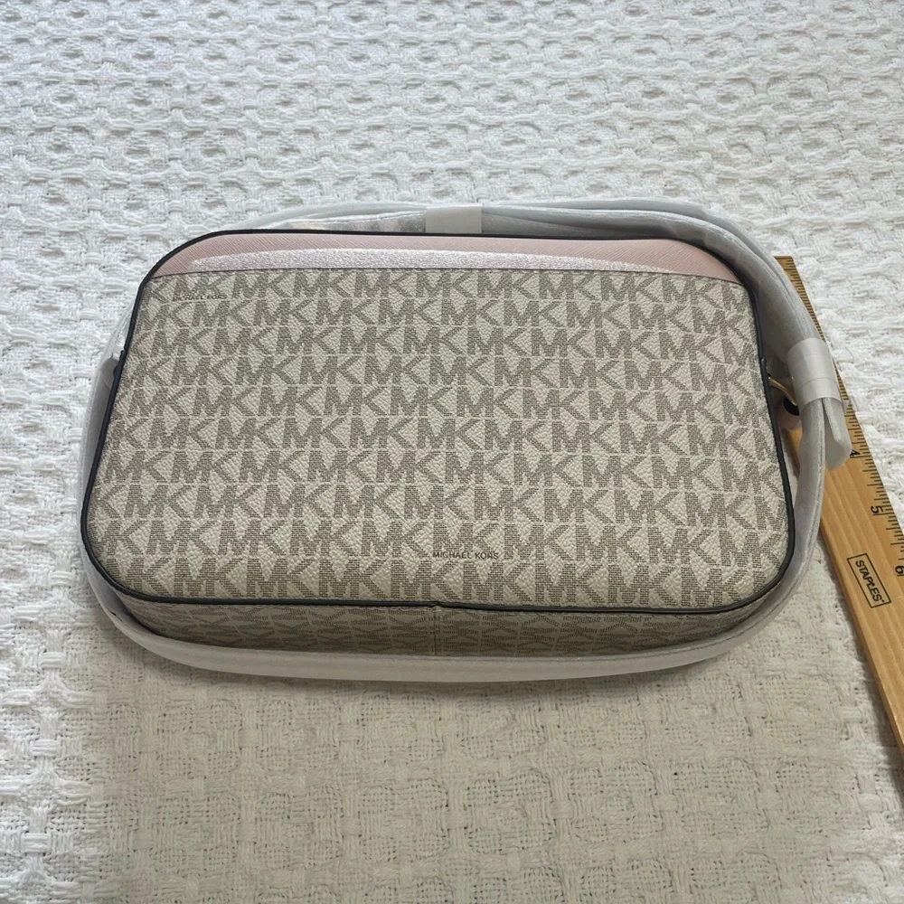Michael Kors Pink and Cream Jet Set Crossbody Bag- NWT‎ ••